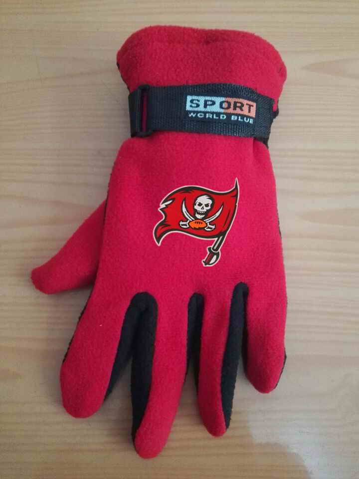 Buccaneers Winter Velvet Warm Sports Gloves3