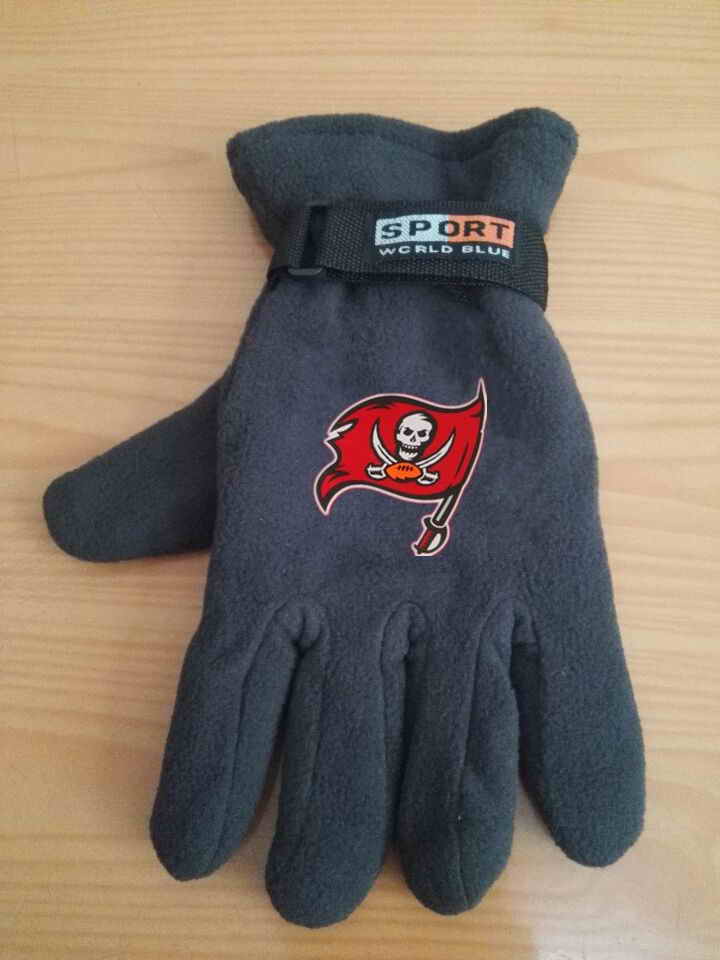 Buccaneers Winter Velvet Warm Sports Gloves